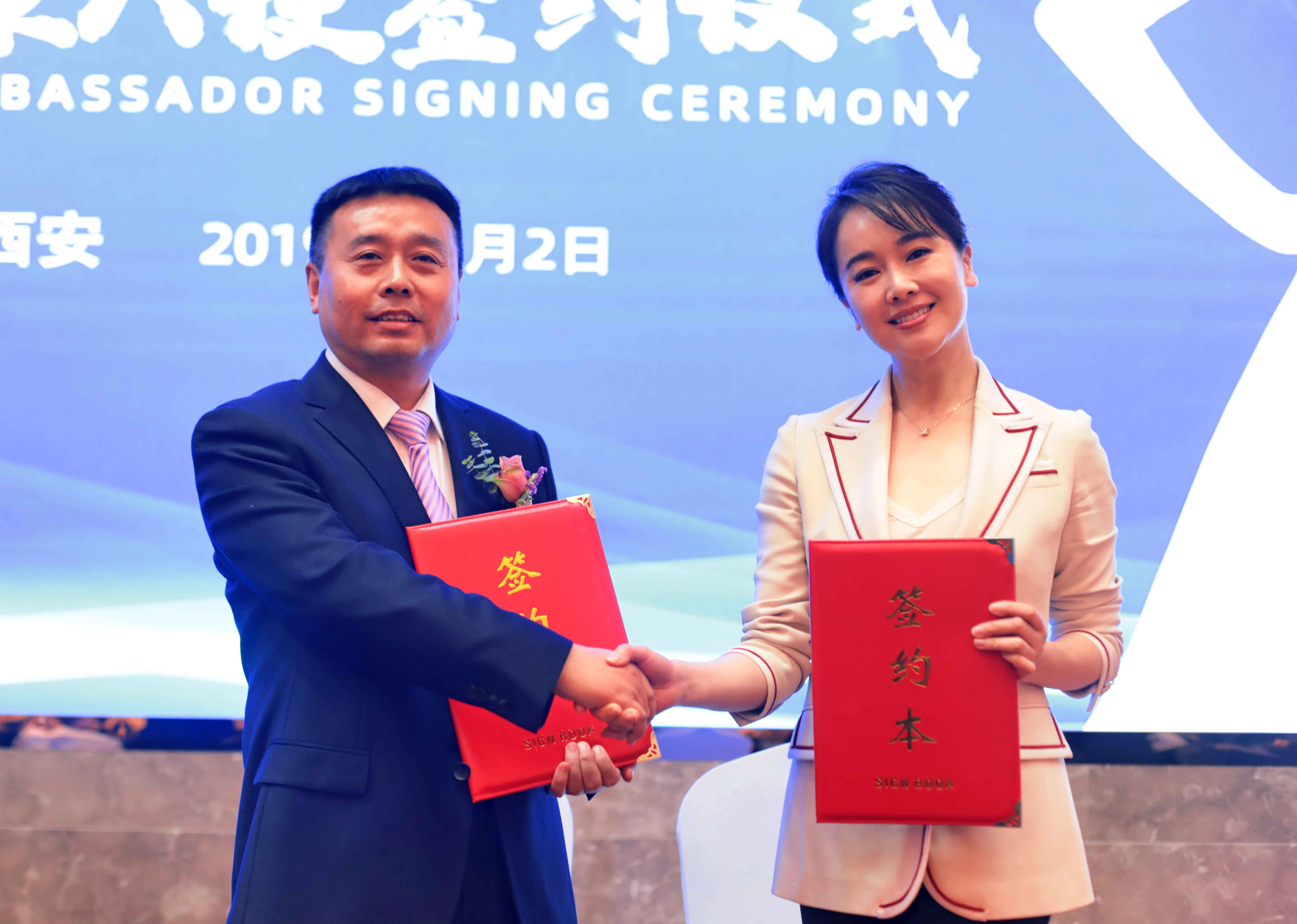 西部网：演员左小青西安签约 出任免费91看片网站陕西羊奶粉形象大使